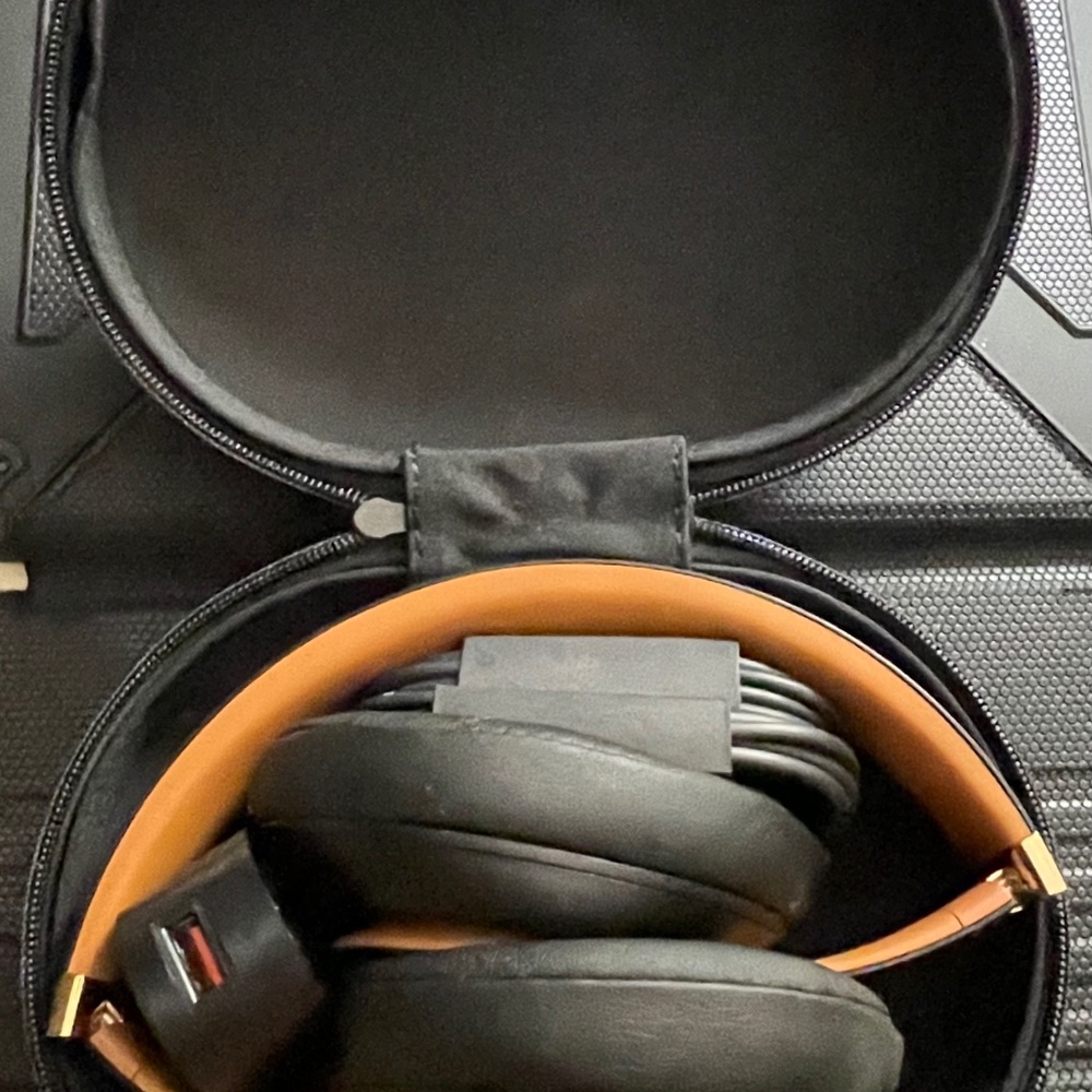 Beats Studio3 Wireless Over-Ear Headphones – The Beats Skyline Collection